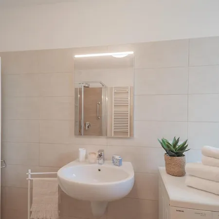 Apartamento La Quiete With Private Garden By Rent