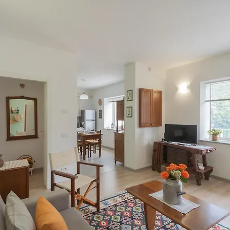 Apartamento La Quiete With Private Garden By Rent Laglio