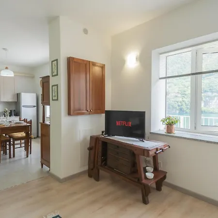 Apartamento La Quiete With Private Garden By Rent Laglio